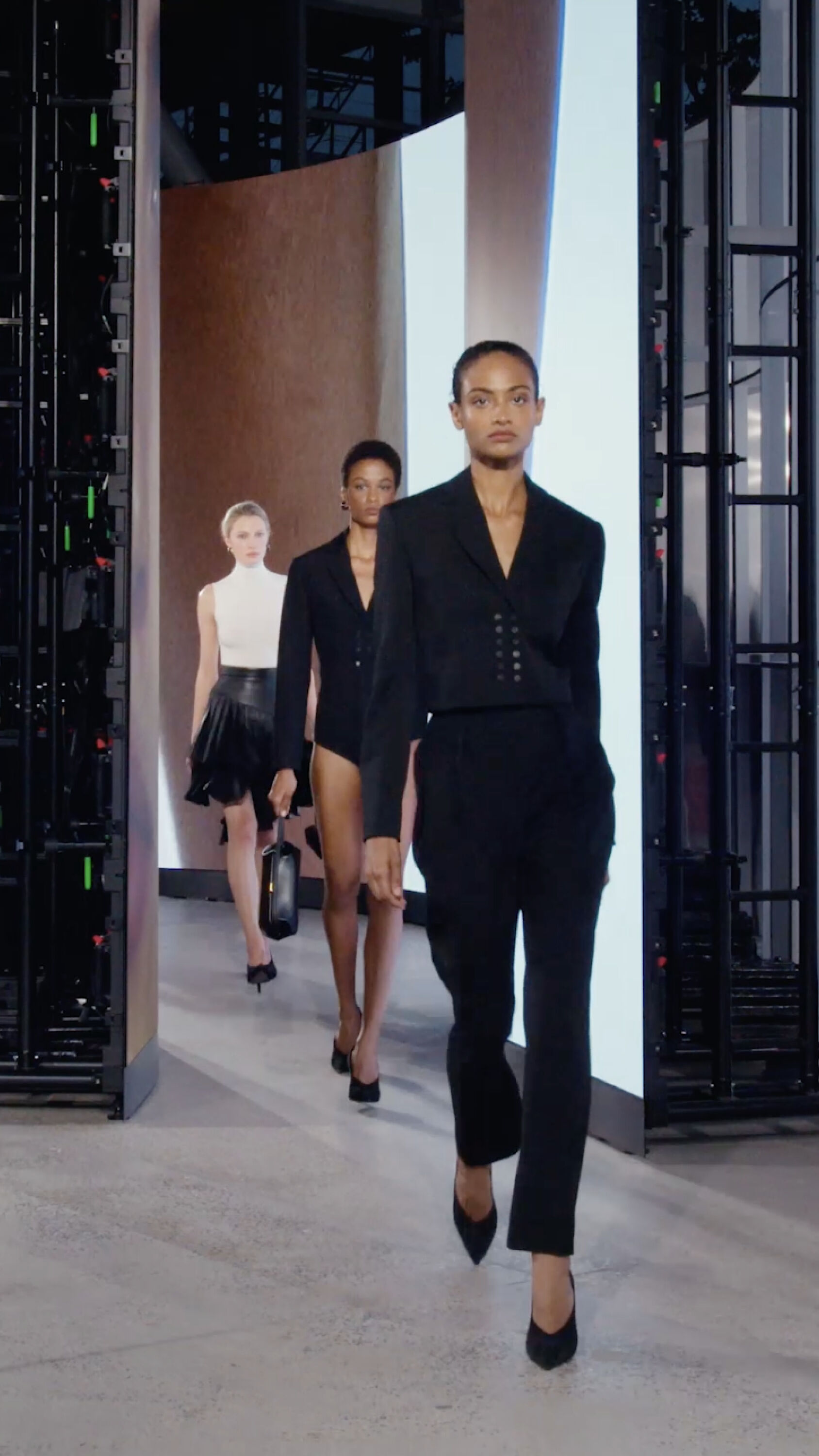 アライア (Alaïa)日本公式｜レディースデザイナーズウェア